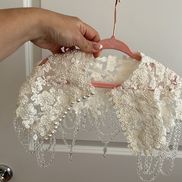 Little girls flower girl beaded cape - Picture 3 of 6